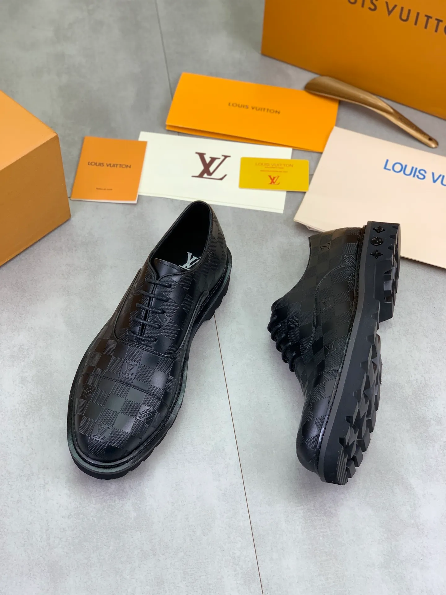Factory price P820 💎💎💎Top version LOUIS VUITTON [Louis Vuitton] - LV men's business casual leather shoes, luxurious and noble 👞All imported original cowhide, just to create a more comfortable wearing experience, upper: original high-end calfskin➕Imported soft cowhide lining, original lightweight foam outsole✔️Color: 3️⃣colors available Size: 39-44 (38.45 46 can be customized (non-returnable)